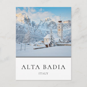 Kyrka med Dolomites på vintern i Alta Badia Vykort