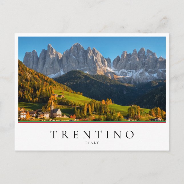 Kyrka och by med bergslandskap vykort (Framsida)