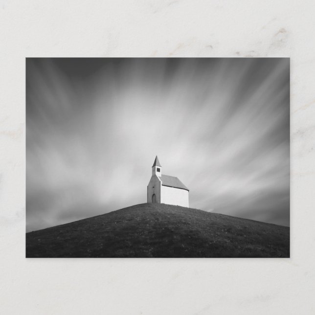 Kyrka på backe i svartvitt vykort (Framsida)