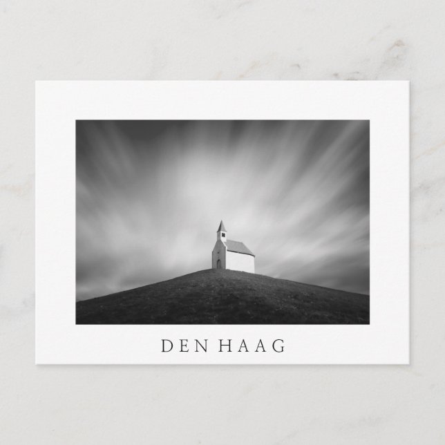 Kyrka på backe i svartvitt vykort (Framsida)