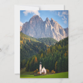 Kyrkan framför Dolomitbergen i Italien Magnetisk Inbjudningskort