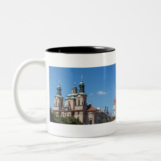 kyrkan Saint Nicolas i Prag Två-Tonad Mugg (Vänster)