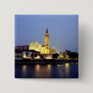 Kyrkan Sant'Anastasia i Verona, Italien. Knapp