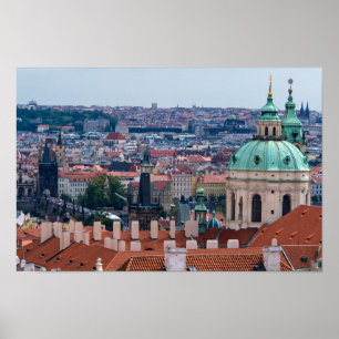 kyrkan St. Nicolas och tak i Prag Poster