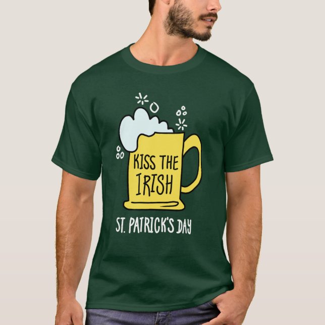 Kyss den irländska ölen St Patrick’s Day T-Shirt (Framsida)
