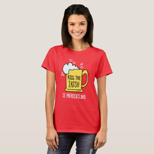 Kyss den irländska ölfesten St Patrick’s Day T-Shi T Shirt (Hel framsida)