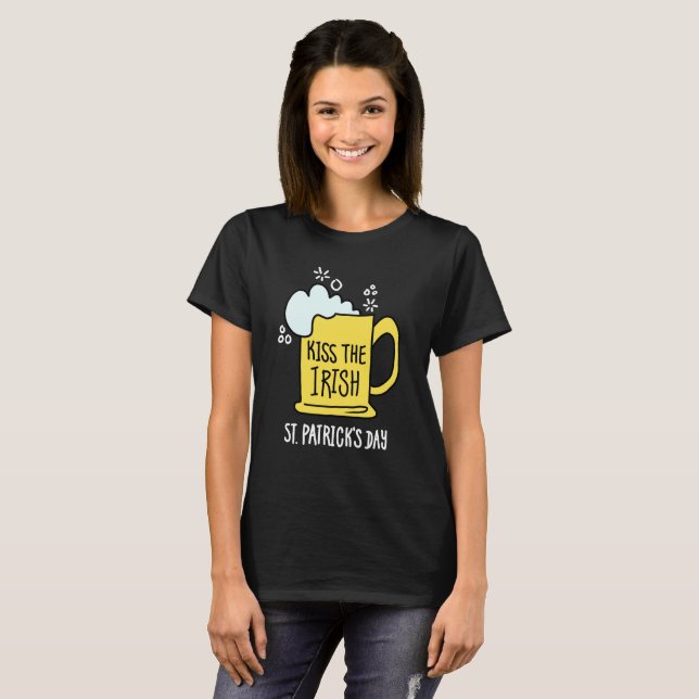 Kyss den irländska ölfesten St. Patrick's Day Svar T Shirt (Hel framsida)