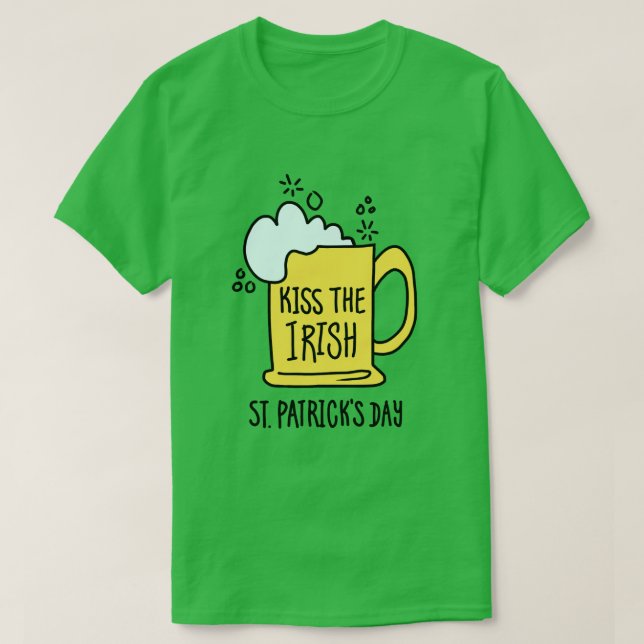 Kyss det irländska ölet St. Patrick’s Day T Shirt (Design framsida)