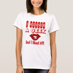 Kyss en nörd jag gillar det t-shirt