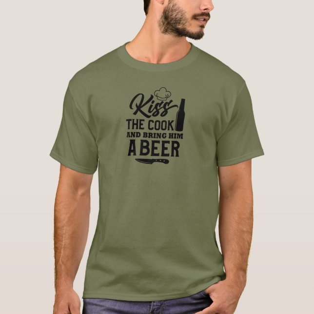 Kyss kocknen och ge honom en öl t shirt (Framsida)
