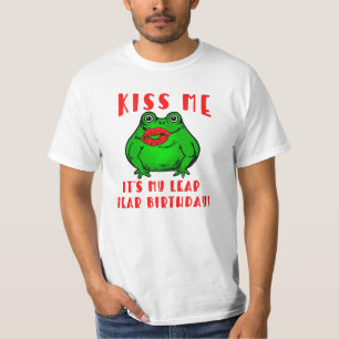 KYSS MIG DET ÄR MIN SKOTTÅRSFÖDELSEDAG MED GRODA T SHIRT