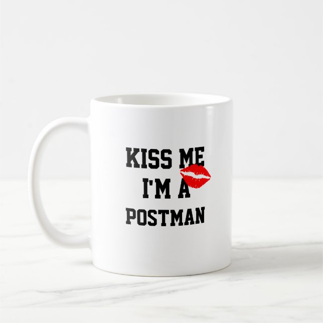 Kyss Mig Jag Är En Postanställd Mugg (Vänster)