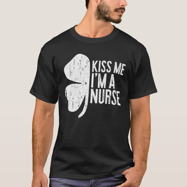 Kyss mig jag är en sjuksköterska Tee Saint Patrick (Framsida)