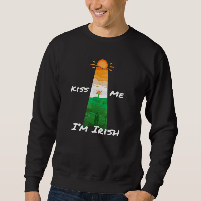 Kyss mig, jag är irländsk man som kysser vid solne lång ärmad tröja (Framsida)