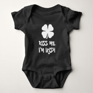 Kyss mig, jag är irländsk St Patricks Day baby ove T-shirt