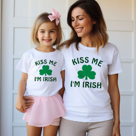 Kyss mig, jag är irländsk vit St Patricks familj T-shirt