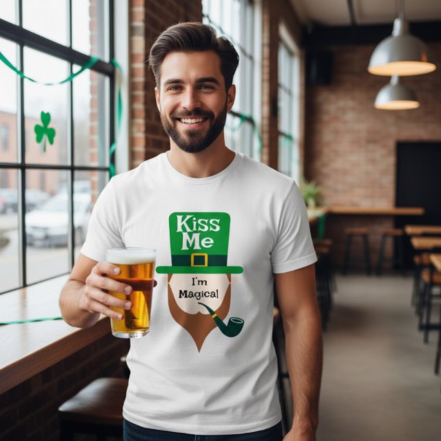 Kyss mig - jag är magisk St. Patrick's Day  T Shirt (Skapare uppladdad)