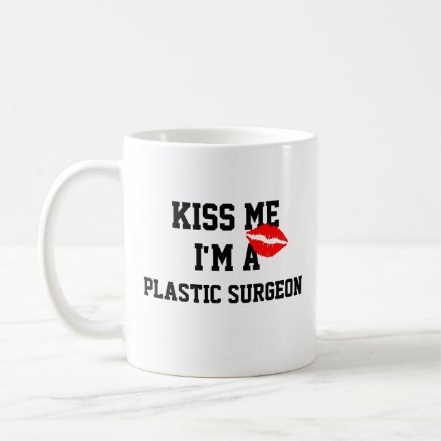 Kyss Mig Jag Är Plastikkirurg Mugg (Vänster)