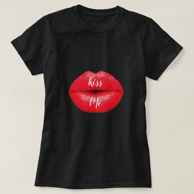 Kyss mig slogan Red Läppar läppstick pop kyss T Shirt (Design framsida)