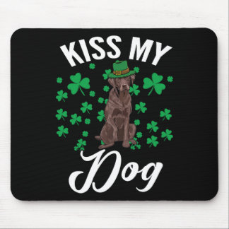 Kyss min lyckliga chokladlabrador hundägare St Pat Musmatta