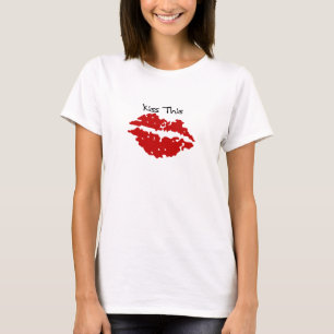 Kyssa denna röda läpparT-tröja T Shirt