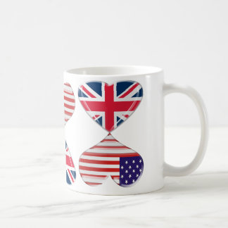 Kyssa konst för USA och UK-hjärtaflaggor Kaffemugg