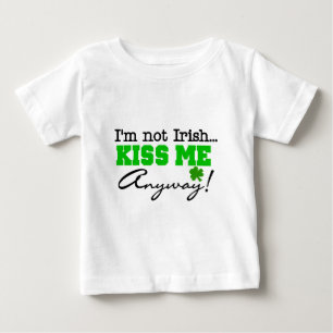 Kyssa mig på något sätt T-tröja och gåvor T Shirt