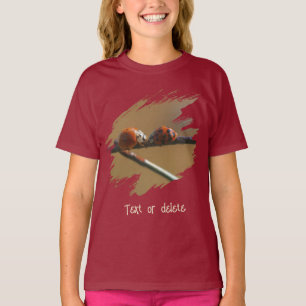 Kyssande nyckelpigor på ett staket Personligt T Shirt