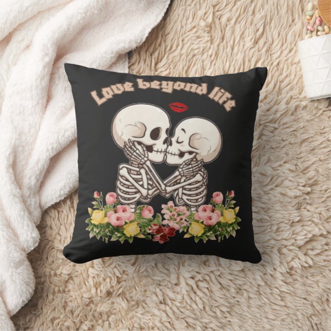 Kyssande skelettpar med blomgothik kudde (Filt)