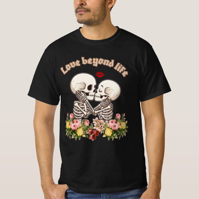 Kyssande skelettpar med Floral Gothic T Shirt (Framsida)