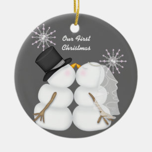 Kyssande snögubbear att gifta sig vår första jul julgransprydnad keramik