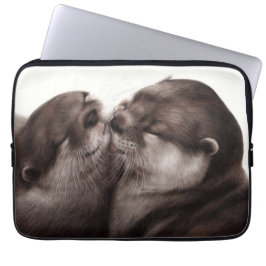 Kyssande utter - Handmålad Wildlife Art Laptop Fodral
