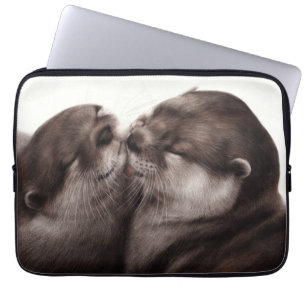 Kyssande utter - Handmålad Wildlife Art Laptop Fodral
