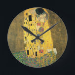 Kyssen - Gustav Klimt Rund Klocka<br><div class="desc">Denna är en vintagemålning som betitlas "kyssen" av Gustav Klimt.</div>