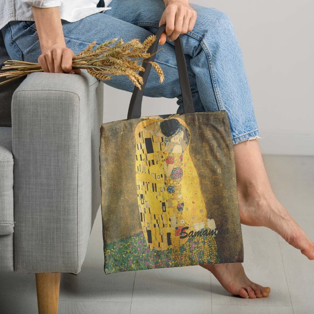 Kyssen Klimt Tygkasse (This exciting tote bag features Austrian painter Gustav Klimt's artwork The Kiss.)