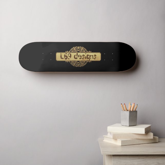L69 DESIGNS GULD BANNER MINI SKATEBOARD BRÄDA 18,5 CM (Väggkonst (Horz))