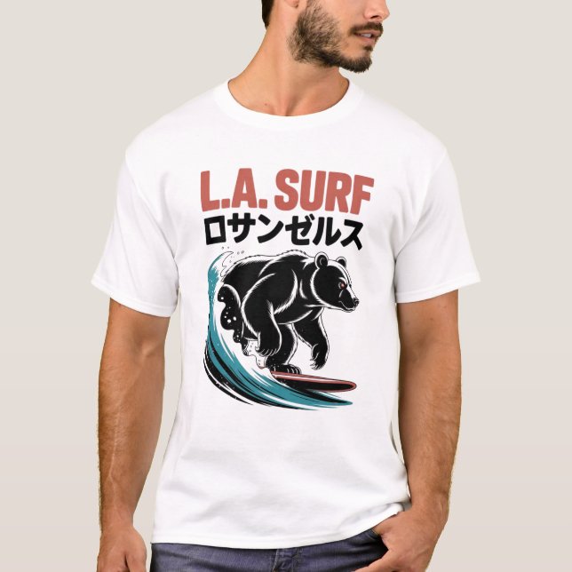 L.A. Surf Bear Japanese Typography T Shirt (Framsida)
