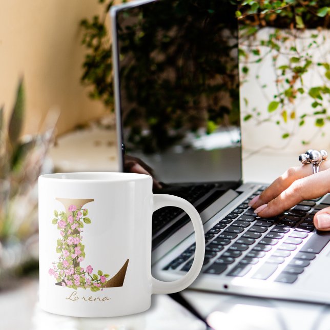 L Brev Guld Monogram | Blommar för Rosa Cherry Jumbo Mugg (Skapare uppladdad)