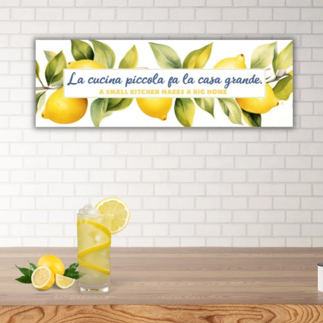 La Cucina Piccola Lemon Kitchen Italienskt ordsprå Poster (Italian Proverb La Cucina Piccola Fa La Casa Grande Elongated Poster with Lemons)