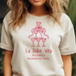 La Dolce Vita Bachelorette Helg T Shirt<br><div class="desc">Fira i stil med vår La Dolce Vita Bachelorette Helg T-Shirt! Denna bekväma och chic garanti är perfekten som komplement till ditt italienskt inspirerade bachelorettparti, som förenar stil och komfort medan du njuter av varje ögonblick av ditt "söta liv" firande. Oavsett om du tittar vid bassäng, provar staden eller hämtar...</div>