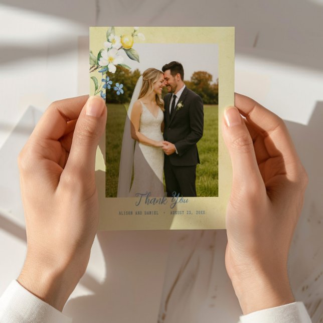 La Dolce Vita Citron Blommig Bröllop Tacksamt Kort (Show appreciation to your guests with timeless watercolor lemon floral thank you notes.)