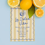 La Dolce Vita Lemons Italienska sommaren Party Inbjudningar<br><div class="desc">La Dolce Vita elak "bran life" på italienska. Denna inbjudan är perfekt för en sommartid i party, utomhusmöhippa eller födelsedagsfest. Den har en gult som är rastrerad bakgrund, en bild av gräns, citroner från hand plockade och "la dolce vita" i ett doodle-skript. Använda den här inbjudan till inbjudan dina vänner...</div>