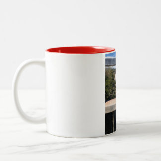 la route 138 du pont Två-Tonad mugg