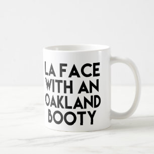 LAansikte med en mugg för Oakland bootykaffe