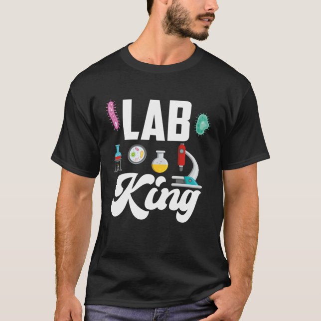 Lab King Male Microbiologist T Shirt (Framsida)
