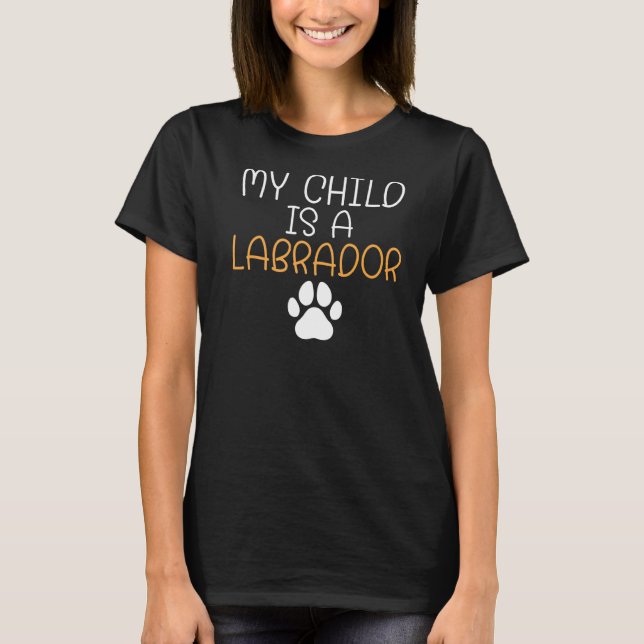 Lab Retriever Mitt barn är en labrador Mamma T Shirt (Framsida)