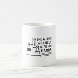 Lab Tech Hon jobbar med en god laboratorietekniker Kaffemugg