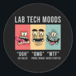 Lab Tech Moods Laboratory Science Technician Gift Runt Klistermärke<br><div class="desc">Den här lustiga laboratorieteknikern för kvinnor och manar som kärlek sitt laboratorie- och vetenskapsarbete. Visa att du är en stolt labbtekniker. Laboratoriets motiv är citatet Lab Tech Moods.</div>