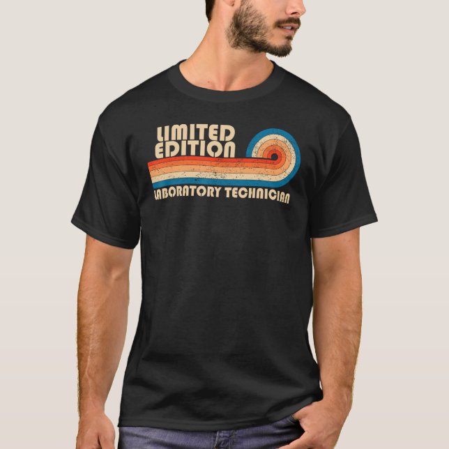 LABORATORIY TECHNICIAN FUNNY YRke YSTEM B T Shirt (Framsida)