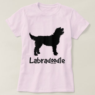Labradoodle med kall text (i svart) tee shirt